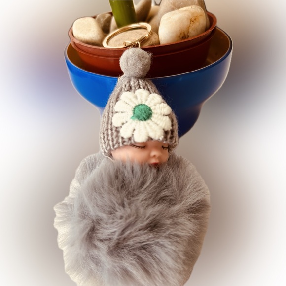 Grey Knit Cute Adorable Flower Hat Fur Baby Doll Fashion Keyring Keychain - Picture 5 of 5